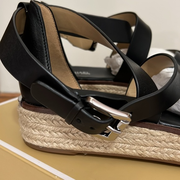 NWT Michael Kors “Darby” leather platform sandal in size 7.5 - Picture 9 of 11